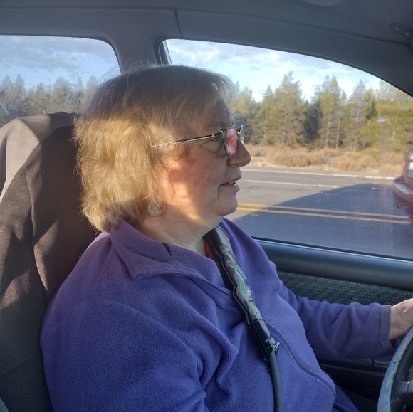 Meet your Posher, Cynthia - Picture 3 of 11